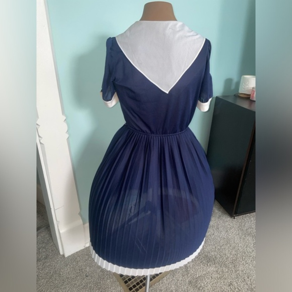 Women’s 70’s vintage ILGWU Union made navy blue dress fits like a medium - Picture 2 of 7